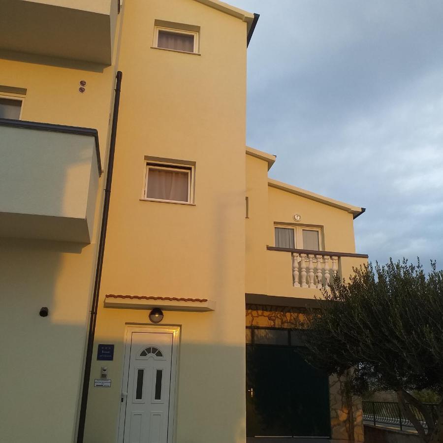 Apartments Mira Jadrtovac エクステリア 写真